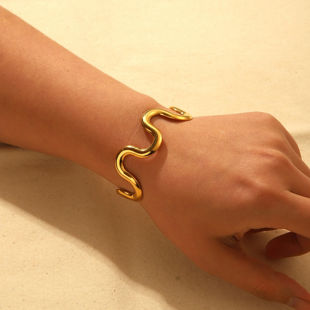 Mawj gold tide bangle — view 2