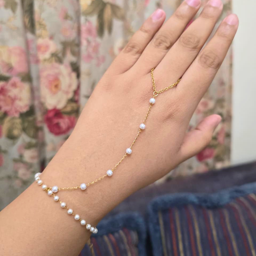Mini pearl handchain — view 2
