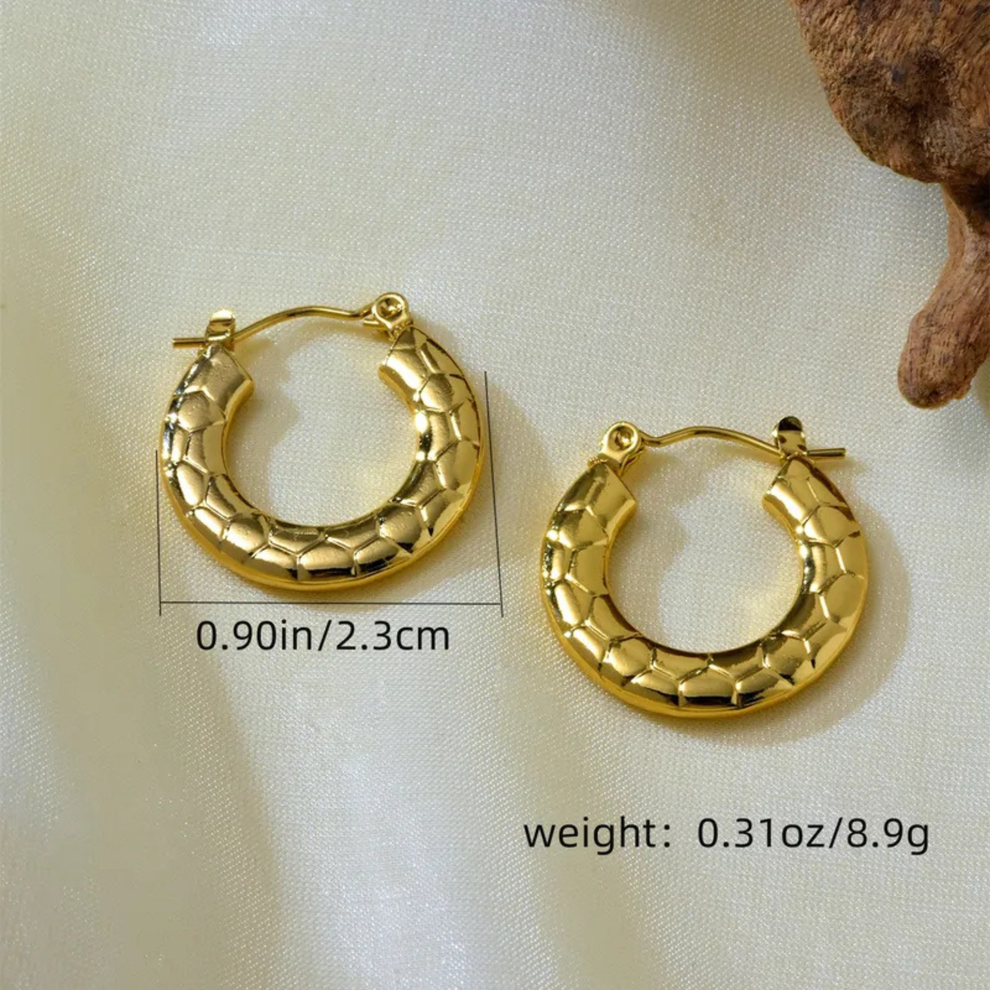 Hayya Hex pattern earrings — view 3