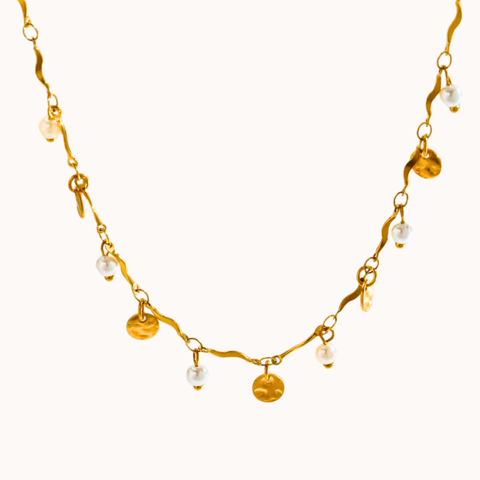 Fyruz pearl necklace