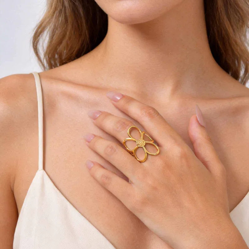 Pretty flower ring — view 2